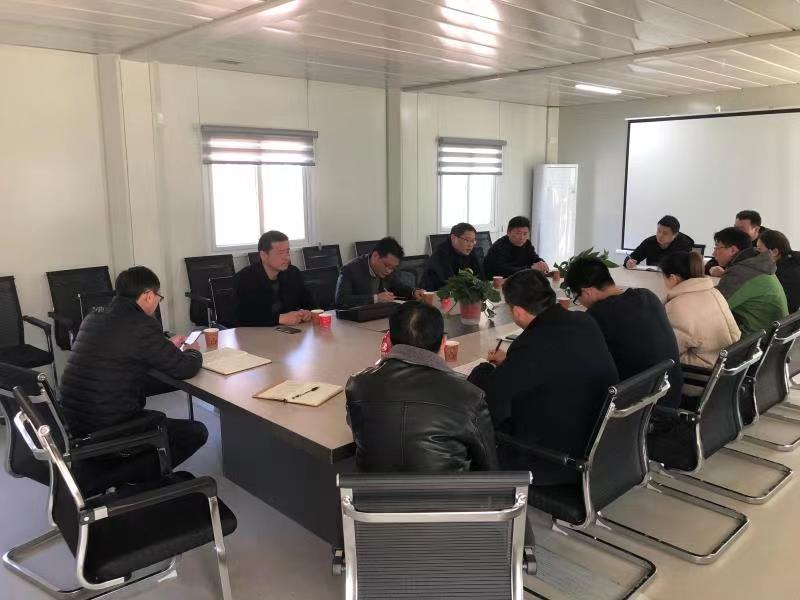 國鑫建材機(jī)制砂項(xiàng)目召開設(shè)備調(diào)試生產(chǎn)調(diào)度會