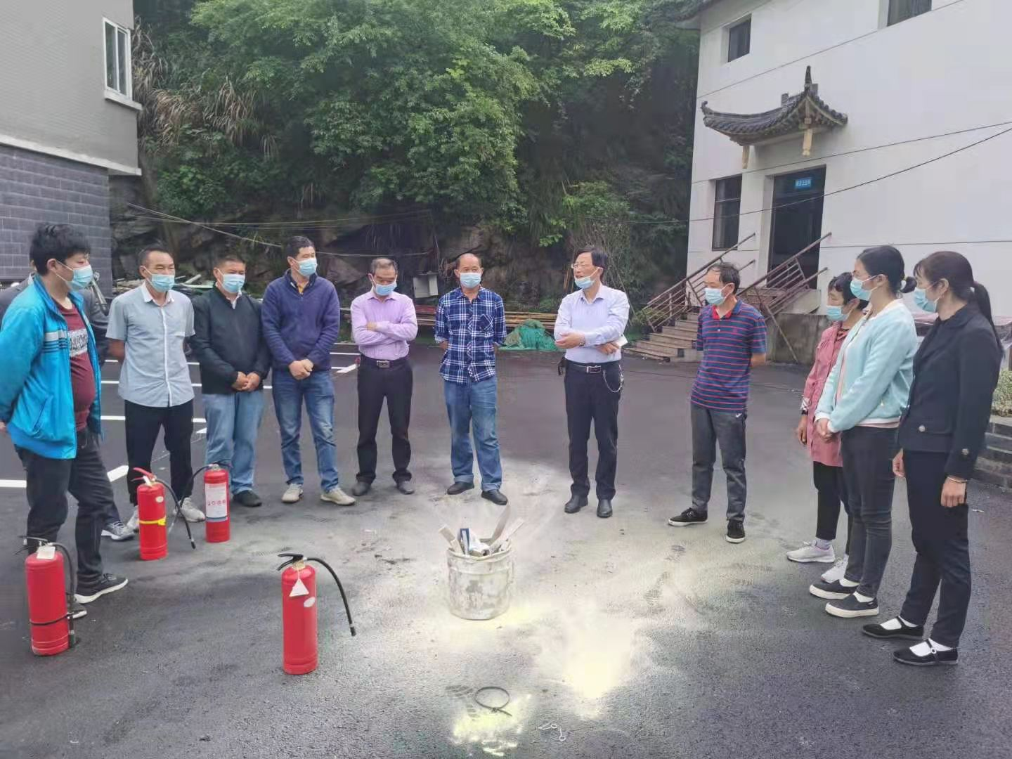 銅鑼寨景區(qū)召開安全生產(chǎn)暨護(hù)林防火工作會議